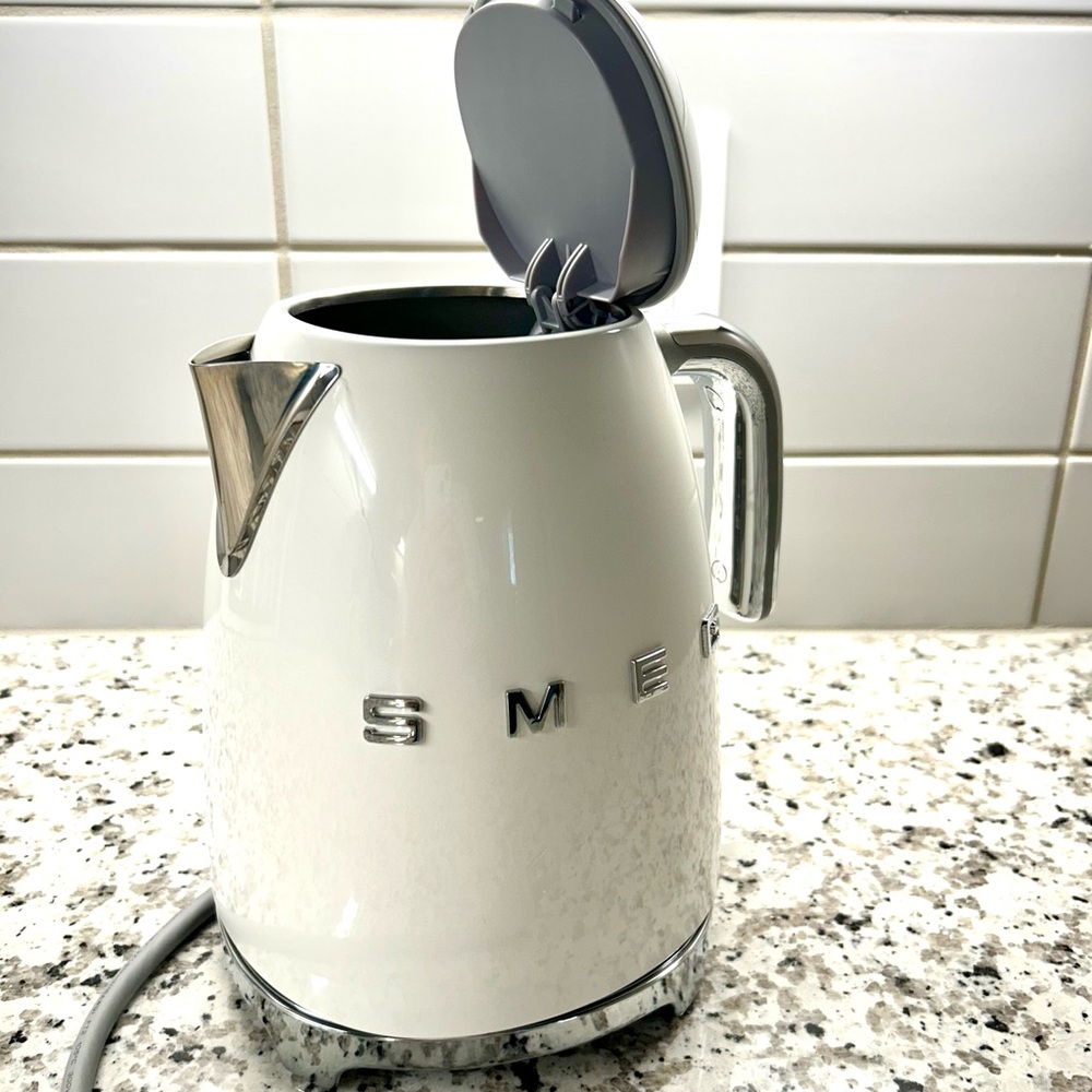 Smeg 50’s Style White Electric Kettle